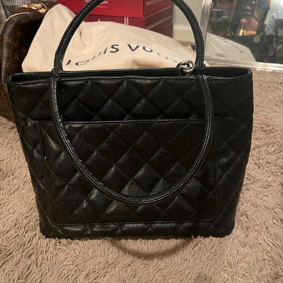 Chanel bag in very good condition. - Picture 2 of 7